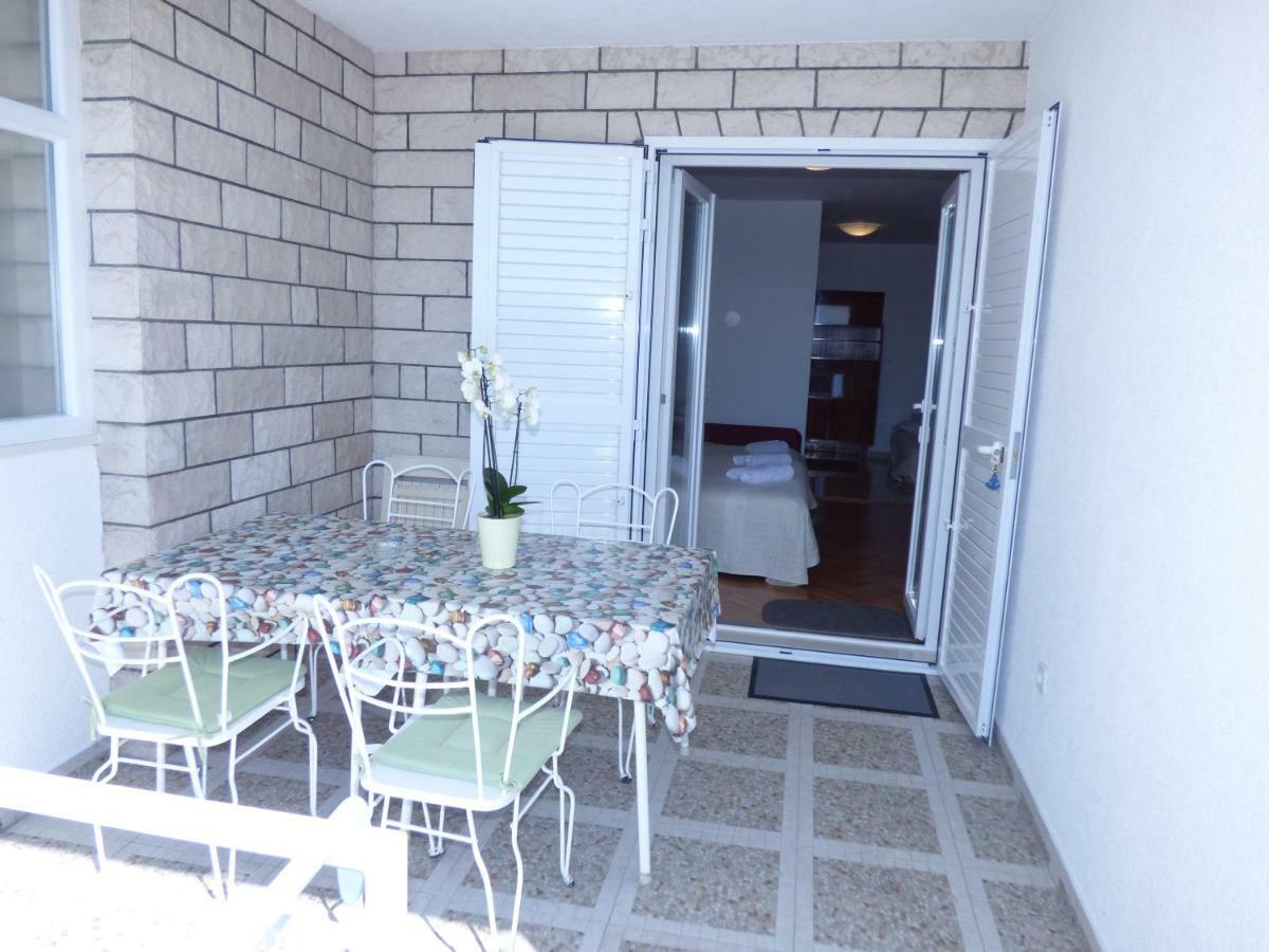 Apartmani Dalija Tucepi Ngoại thất bức ảnh